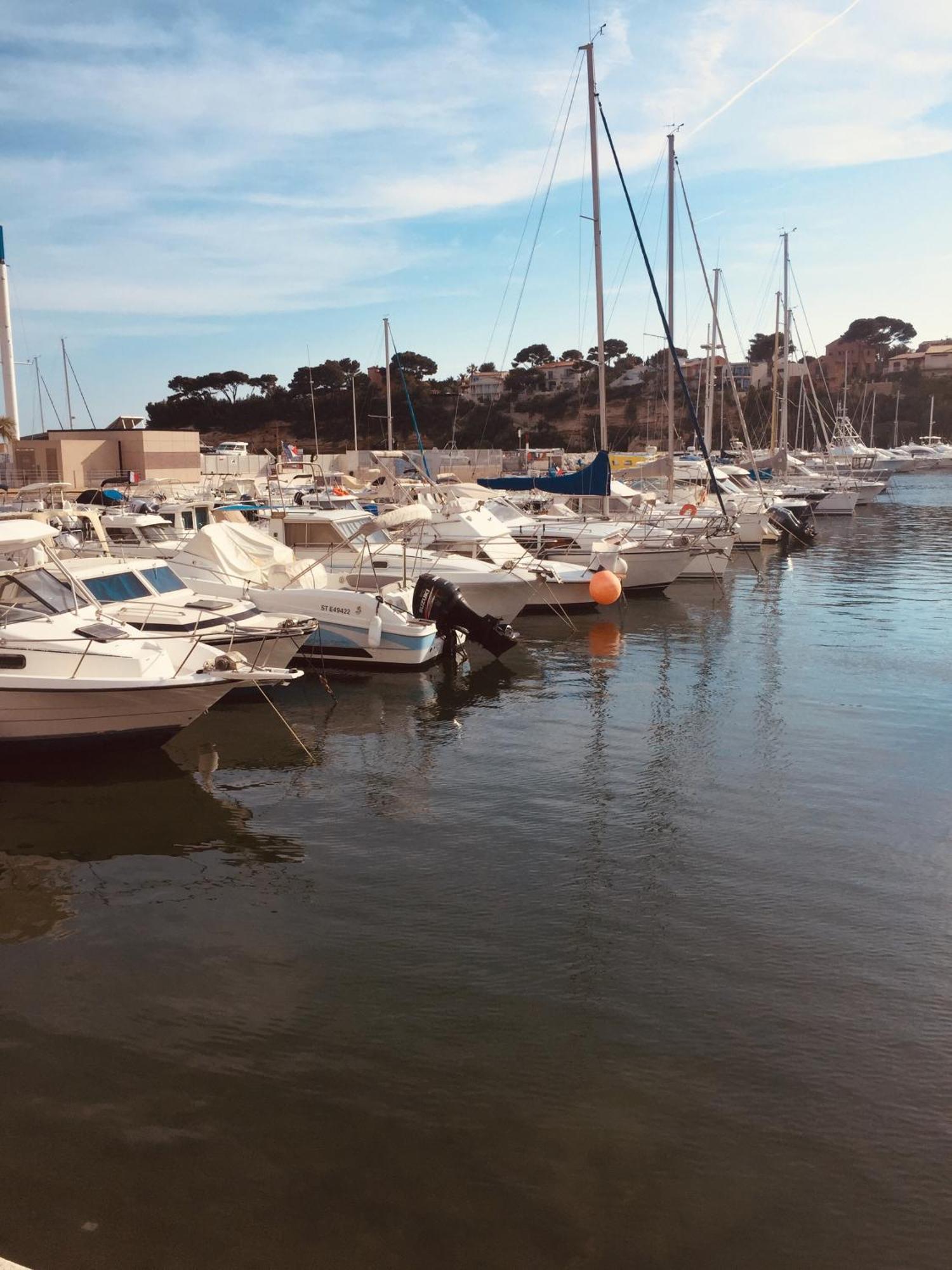 200m de la plage ,3mn du port à 50m du centre ville Carry-le-Rouet Extérieur photo